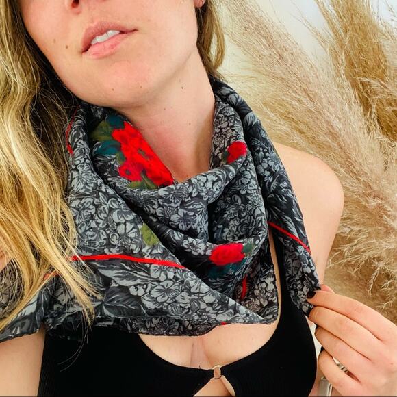 VINTAGE Dark Light Grey Black Red Floral Printed Pattern Scarf Hair Wrap - Picture 2 of 4